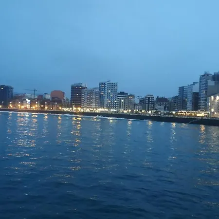 Playa De San Lorenzo アパート